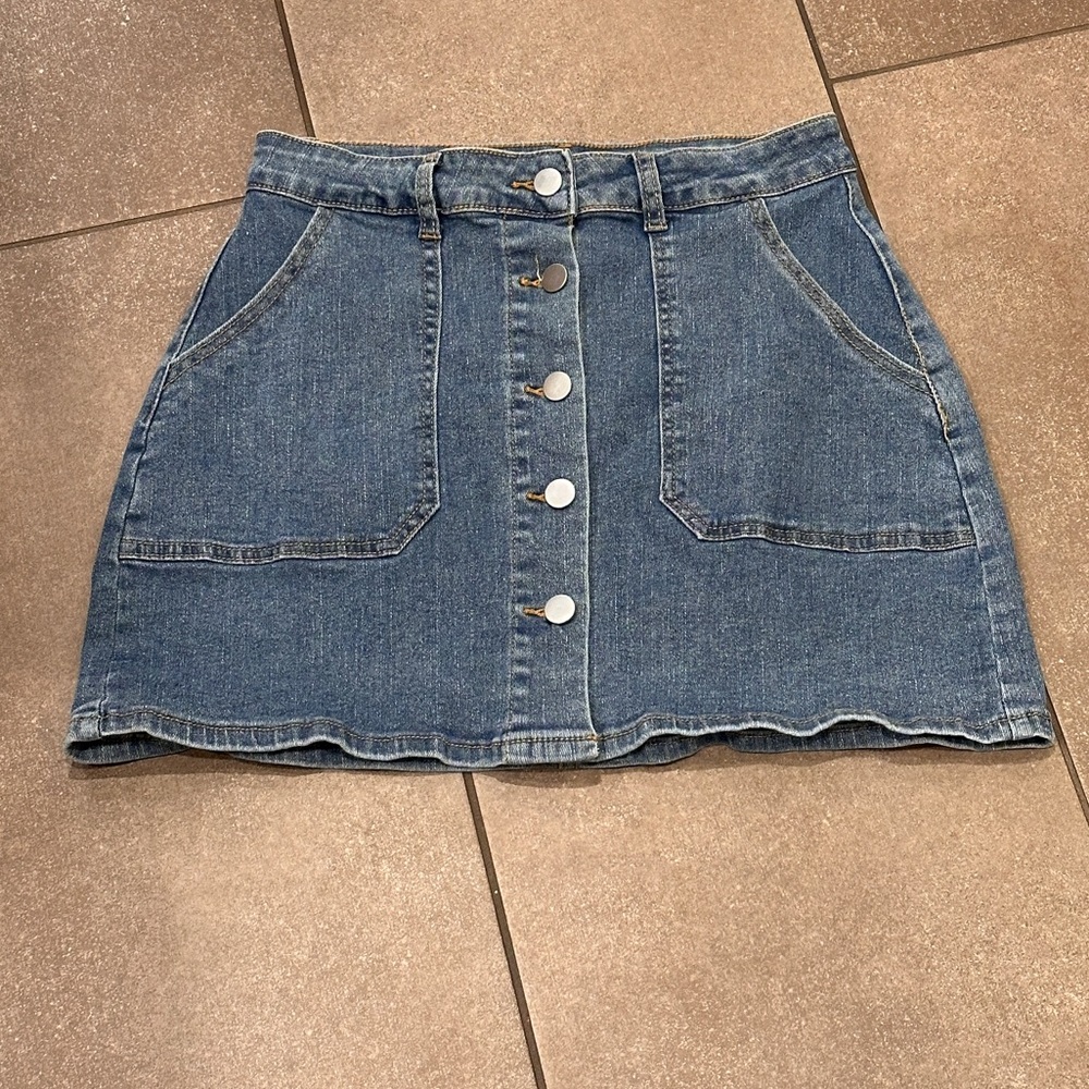 2/$10 or 3/$12 SALE ❤️ Grace Karin Blue Denim Mini Skirt